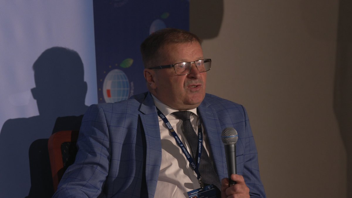 funduszpfron's tweet photo. 📸 Zastępca Prezesa Zarządu PFRON Tomasz #Maruszewski wziął udział w panelu dyskusyjnym "Pole do współpracy czy pole walki. Jak układają się relacje administracji rządowej i samorządowej" podczas @Economic_Forum_ w #Karpacz.
Panel odbywał się pod patronatem merytorycznym PFRON. https://t.co/FIEze4YlbP