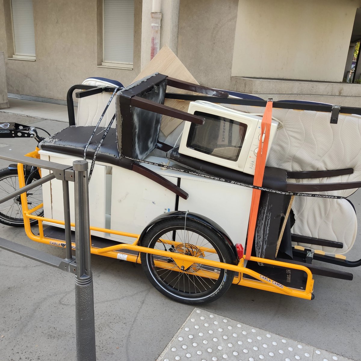 Direct_Dechet's tweet image. Un matelas, un sommier, une chaise, un micro-onde, un meuble à chaussures...tout ça par vélo 💪
#Velocity2021 #bonplan #velotaf #colcare