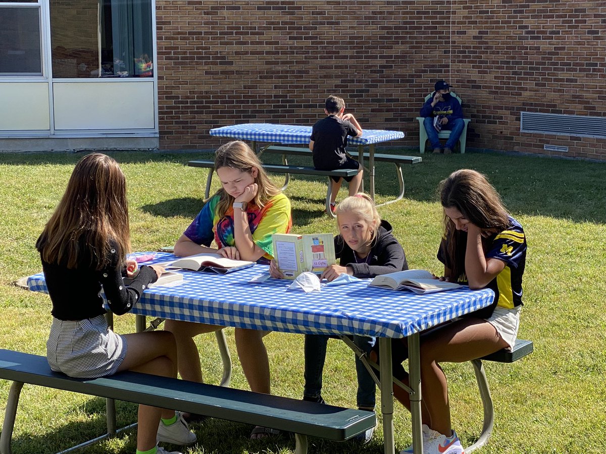 _nazarets's tweet photo. What a beautiful day to spend reading! #sascompass #smscompass https://t.co/03igcXaQdC