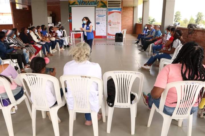 FundaForoSurocc's tweet image. 🕊 Socializamos en Suárez y Buenos Aires, Cauca, los resultados del segundo año de nuestro proyecto #EmpoderArtePorLaPaz y ratificamos nuestro compromiso para construir junto a la comunidad un mundo donde niñas, niños, adolescentes y jóvenes gocen de sus derechos. 👧🏾🧑🏾🙋🏽‍♀️