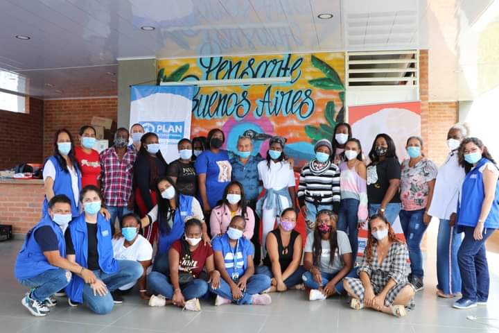 FundaForoSurocc's tweet image. 🕊 Socializamos en Suárez y Buenos Aires, Cauca, los resultados del segundo año de nuestro proyecto #EmpoderArtePorLaPaz y ratificamos nuestro compromiso para construir junto a la comunidad un mundo donde niñas, niños, adolescentes y jóvenes gocen de sus derechos. 👧🏾🧑🏾🙋🏽‍♀️