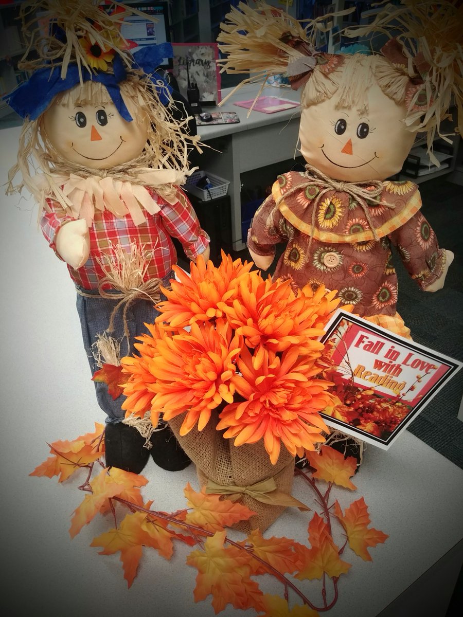 tra_caldwell's tweet photo. Looking like FALL Y'ALL !! #fayettecentrallibrary #fayettecentralbuzz #fcscspartanpride https://t.co/gxOnhp7dfX