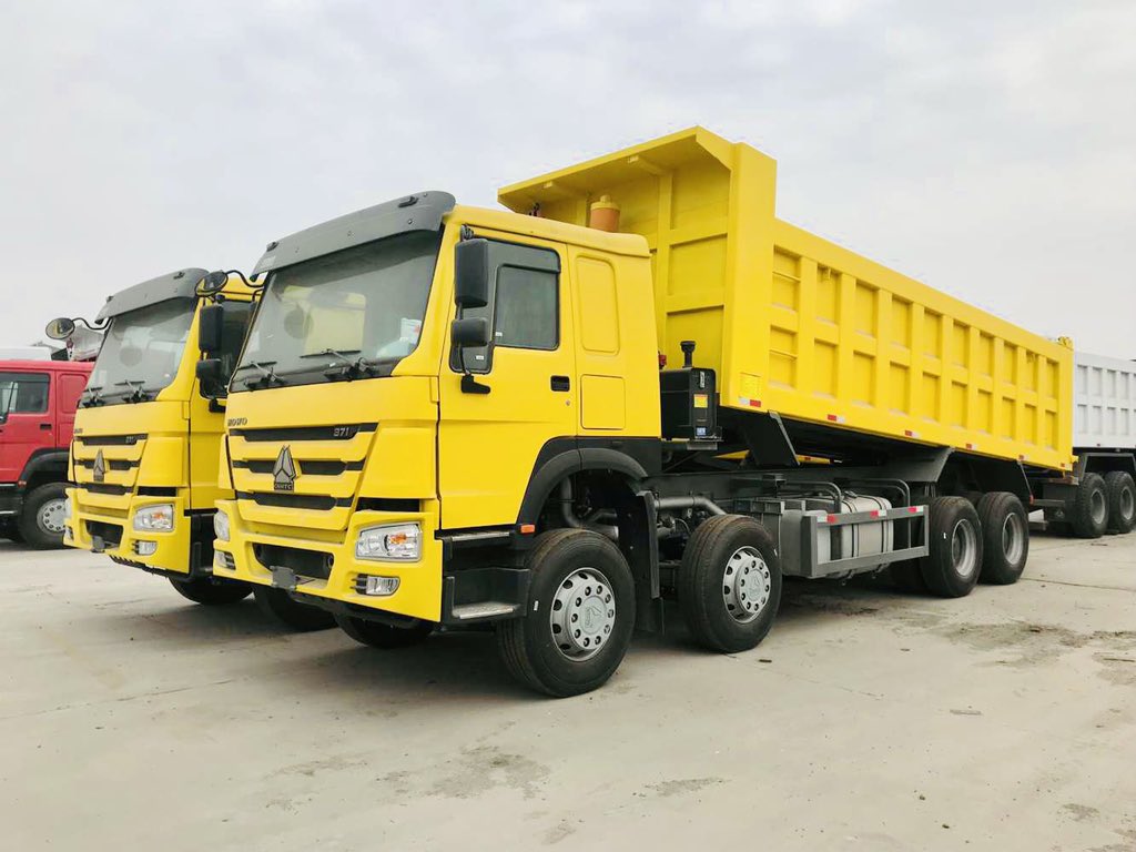 EmperorKuye's tweet photo. A friend have 15 units of these Brand new 12tyre (40tonnes) Howo dump trucks for sale🙏🏽
PRICE -• N42million slightly negotiable each. 
LOCATION -• Shagamu. 

Get us buyers, and we share N150,000 per truck sold through you. 
Yes please, kindly retweet🙏🏽 https://t.co/6ggCs9oNTx