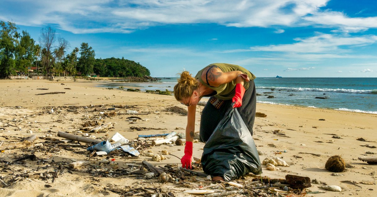 #FactFriday: Every year, 9 BILLION TONS of trash ends up in the ocean. Let's make it a goal to reduce that number! Join us next Saturday for #NationalCleanUpDay & visit nationalcleanupday.org to learn more. #beachcleanup #oceancleanup #cleanupouroceans #coastalcleanup