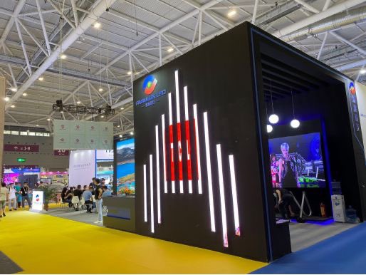 LilianL51092408's tweet image. Some shots for our #customizeddisplay Magicpad series in testing. Flexible narrow pixel pitch and external design reach various installation application for advertising.
#fabuluxled #magicpadseries #shelfdisplay #tenderkiller #GOBdesign #advertisements #innovationsolution