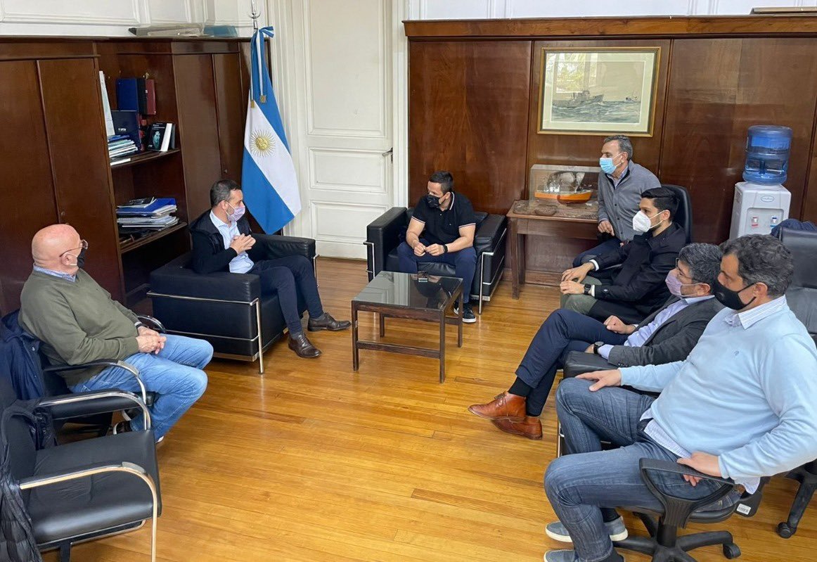 Langostino🦐 y Anchoita🐟|

Con el Subsecretario de Pesca y Acuicultura de la Nación, Dr. Carlos Liberman, recibimos al Secretario de Pesca <a href="/AguilarChubut/">José Gabriel Aguilar</a>, al Representante ante el CFP, <a href="/AwstinAdrian/">Adrian Chuchi Awstin</a>, ambos de la Provincia del Chubut y a <a href="/gusGonzaPe/">Gustavo Gonzalez</a>, Presidente de la <a href="/CAFACHok/">CAFACH</a>🇦🇷