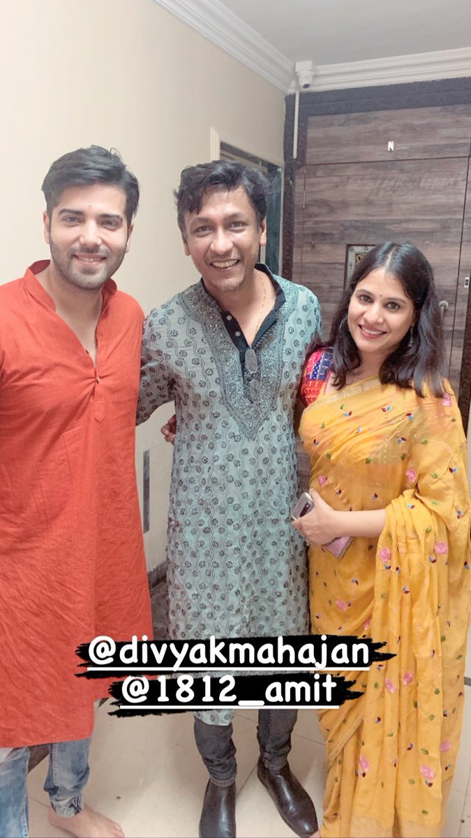 moniluvsfamily's tweet photo. MUCH AWAITED PICS 😍❤😘

Happy Ganesh Chaturthi to this lovely Jodi #KinYa ❤❤
How damnn beautiful they look 😍😍🧿🧿

Also Kinshuk &amp; Angad after ages #KinGad 😘😘

#PandyaStore #PandyaStores
#KinshukMahajan #DivyaMahajan https://t.co/Foy9PaPPoG