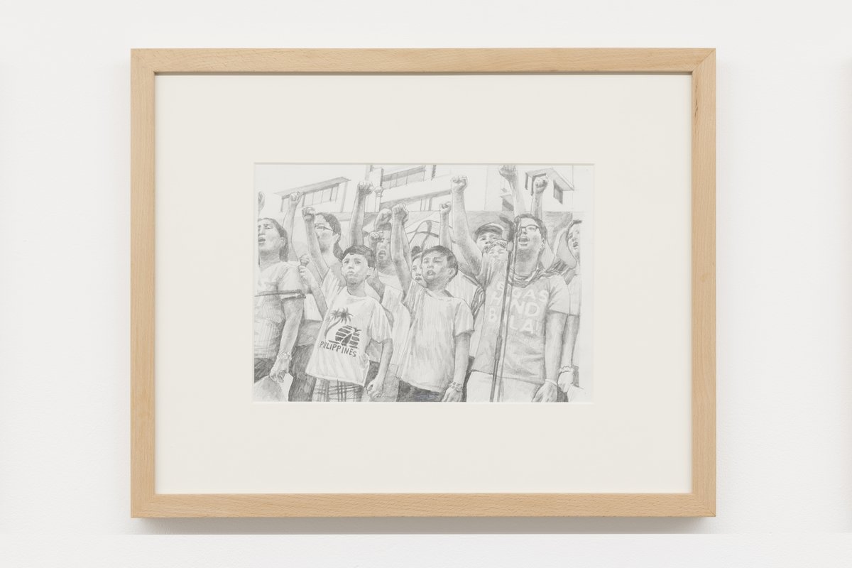 In the series It’s time to go back to Street #MarinellaSenatore resorts to drawings to capture scenes from protest, festivities and others from her own experiences during her artistic actions, to show the occupation of urban spaces by different groups from around the world.
