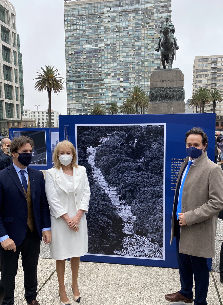 En la inauguración de exposición fotográfica en homenaje a la democracia uruguaya “Expo Democracia” organizada por <a href="/CERES_UY/">CERES</a>