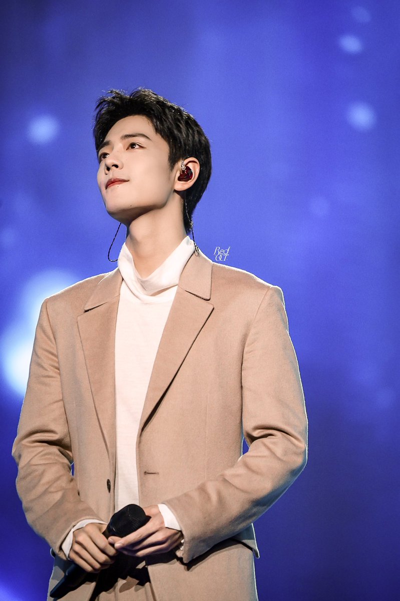 win_zhan2020's tweet photo. Ca ca ♥️♥️♥️ Là ánh sáng, là giấc mơ, là sự tốt đẹp, là tín ngưỡng, là món ăn tinh thần, là tinh thần tích cực hướng về phía trước, là một bản thân đầy nhiệt thành yêu cuộc sống... 
Ca ca là nốt chu sa thanh xuân trong tim giúp em luôn giữ sơ tâm.
#XiaoZhan https://t.co/uiMNkZDT5b