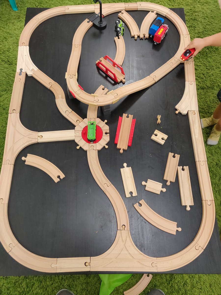 Toy Train Tracks tweet media