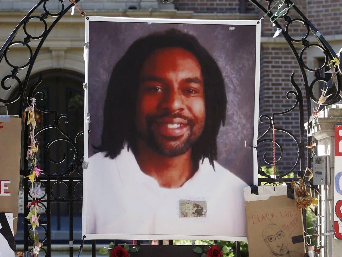 A Minnesota prosecutor will stop prosecuting traffic stops for minor infractions after the police killing of #PhilandoCastile, who police killed in a stop over a broken tail light.

The officer was acquitted. Black people make up 13% of the area's pop. but 43% of traffic stops.