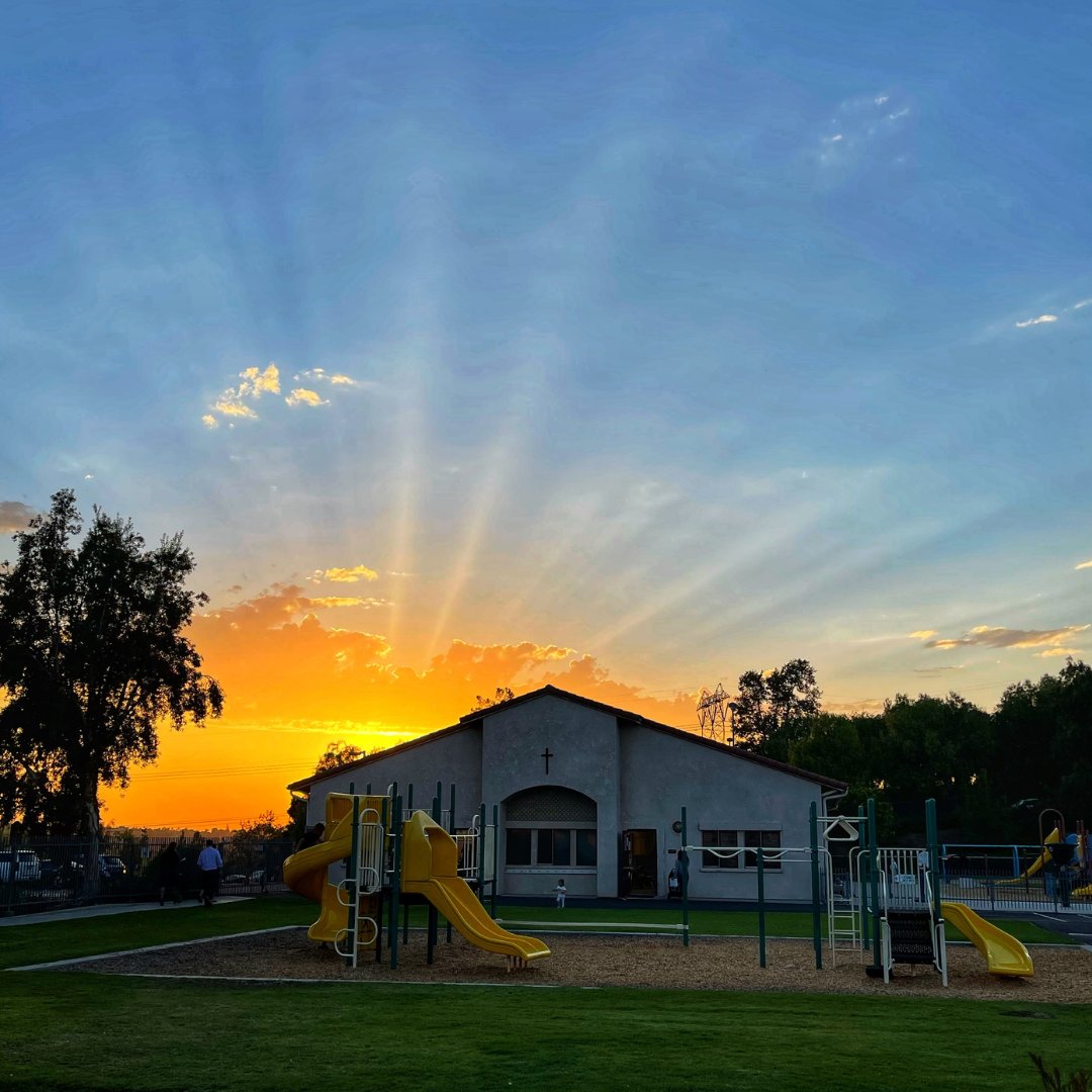 StFrancisYL's tweet photo. Scenes from St. Francis yesterday as we wrapped up a week of Back to School Nights.  God is good all the time, all the time God is good!  
.
#sfayl #scenesfromstfrancis #breathtaking #Godisgood #spiritofstfrancis #blessed https://t.co/cgFMLgwvqQ