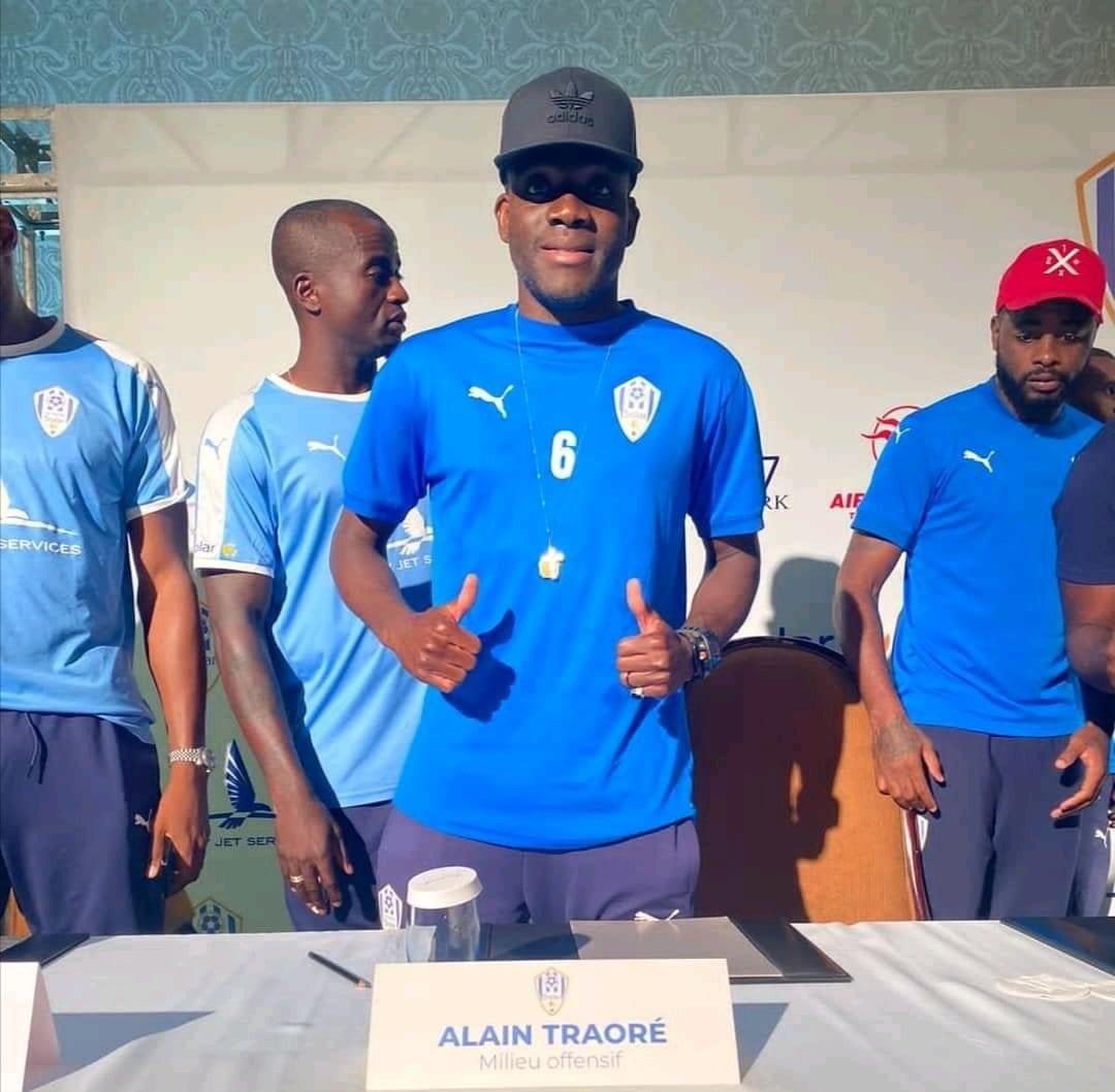 MickyJnr__'s tweet photo. 🇩🇯 AS Solar 7 officially announced the signing of 🇧🇫 Sibiri Alain Traoré (32). ✍️ 

The former 🇲🇦 @RSBfootball forward penned a two-year deal.

He will play for the Club in the 2021/22 CAF Champions League campaign.

#ASSolar7 #AlainTraore https://t.co/krd89pqrtF