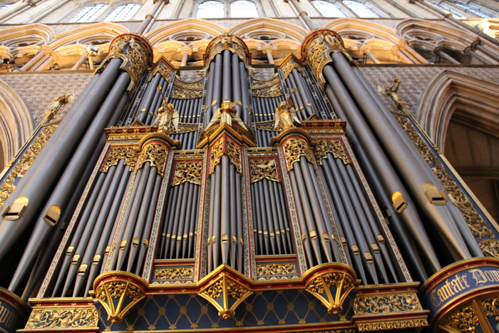 James Gough gives an organ recital this Sunday at 5pm @wabbey with music by Bach and @bednallmusic. Free entry and all welcome #organrecital