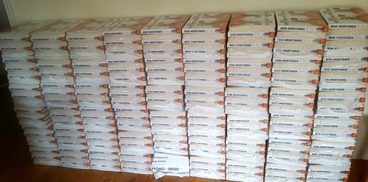 Biggreenbooks's tweet image. So, these have arrived. 

Signed copies of And Away... by @RealBobMortimer. 

I'll be packing them up all this weekend for the lucky people who pre-ordered them &amp;amp; posting them on Monday. 

Doesn't Bob have a lovely signature?