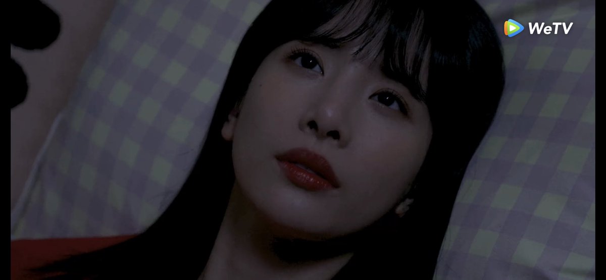 หนังไทยแพ้กูบอกเลย สู้ได้มั้ยจะเข้านอนแล้วแต่ปากแดงกว่านักแสดงงิ้วค่ะ