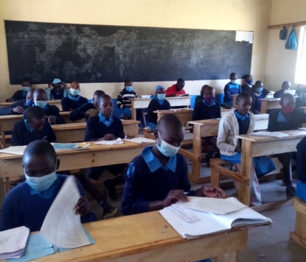 The six newly renovated classrooms at The Kioge Primary School have received brand new desks.

This addition allows the students to comfortably study and learn for years to come.

For more information about this school, visit: abwcanada.ca/project/kenya-…

#abetterworld