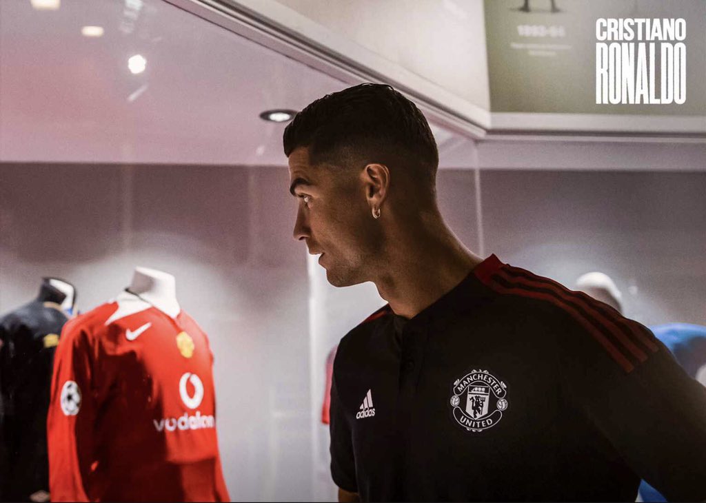 theutdjournal's tweet photo. 𝗕𝗲𝗵𝗶𝗻𝗱 𝘁𝗵𝗲 𝘀𝗰𝗲𝗻𝗲𝘀 with Cristiano Ronaldo. #mufc #mujournal https://t.co/hLD0R7CReG