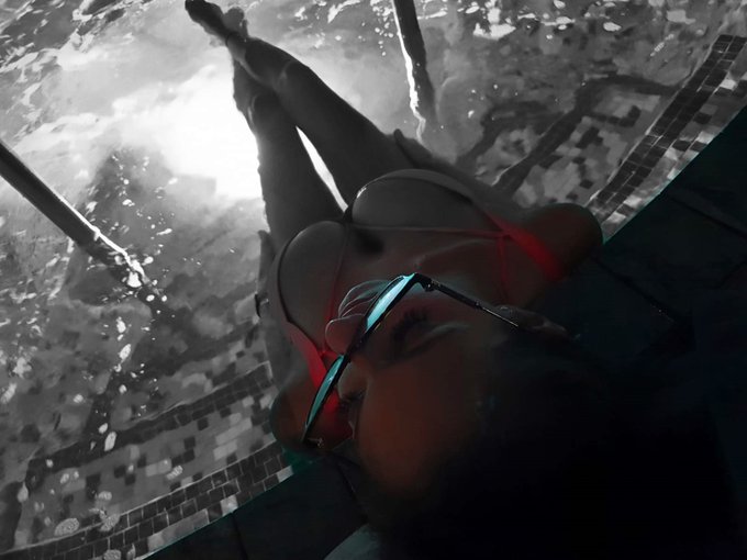 War gestern Abend mit meinen M&auml;dels Nachtbaden..hat soooviel Spa&szlig; gemacht. Gehst du auch gerne mal in<a href="/tag/bikiniseason"class="tags"><span>#bikiniseason</span></a><a href="/tag/bikinis"class="tags"><span>#bikinis</span></a><a href="/tag/feucht"class="tags"><span>#feucht</span></a><a href="/tag/girlslove"class="tags"><span>#girlslove</span></a><a href="/tag/freundinnen"class="tags"><span>#freundinnen</span></a>
