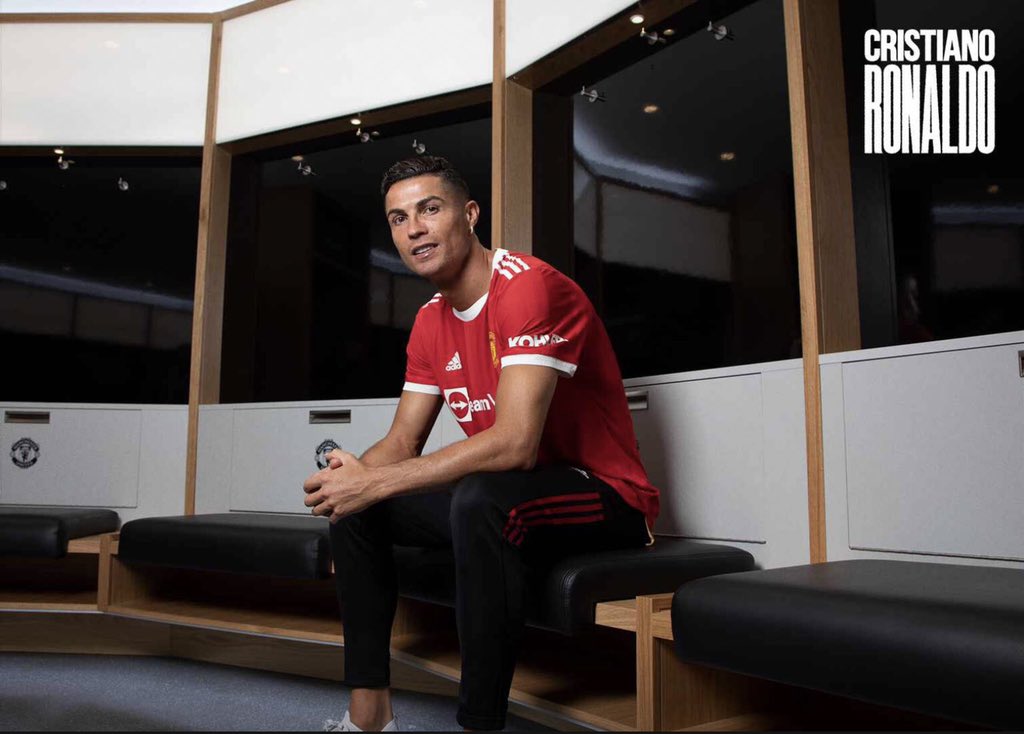 theutdjournal's tweet photo. 𝗕𝗲𝗵𝗶𝗻𝗱 𝘁𝗵𝗲 𝘀𝗰𝗲𝗻𝗲𝘀 with Cristiano Ronaldo. #mufc #mujournal https://t.co/hLD0R7CReG
