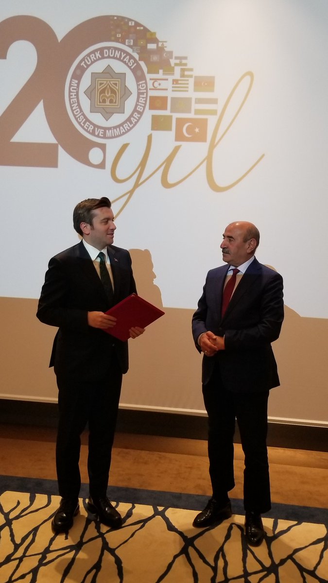 TDMMBresmi's tweet photo. Türk Dünyası Mühendisler ve Mimarlar Birliğimiz olarak  Dışişleri Bakan Yardımcısı Sayın Yavuz Selim Kıran Beyefendiye Onursal Üyeliğimizi taktim ettik. Sayınn Bakanımızın da birligimizde bulunmasından büyük kıvanç duyuyoruz. https://t.co/lawSiUstu6