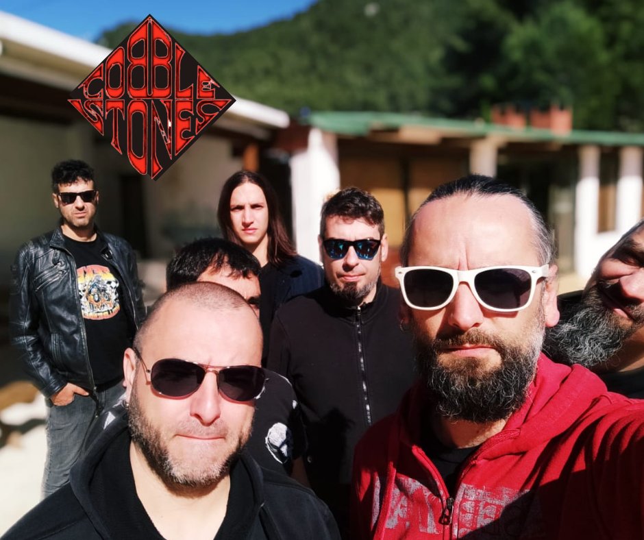 💥 Nuestro primer #Ep ya está disponible💀

👂🏼Escucha, y si te gusta comparte🤘🏽
🔗bandlab.com/cobblestones/a…
#punkrock
#vallès