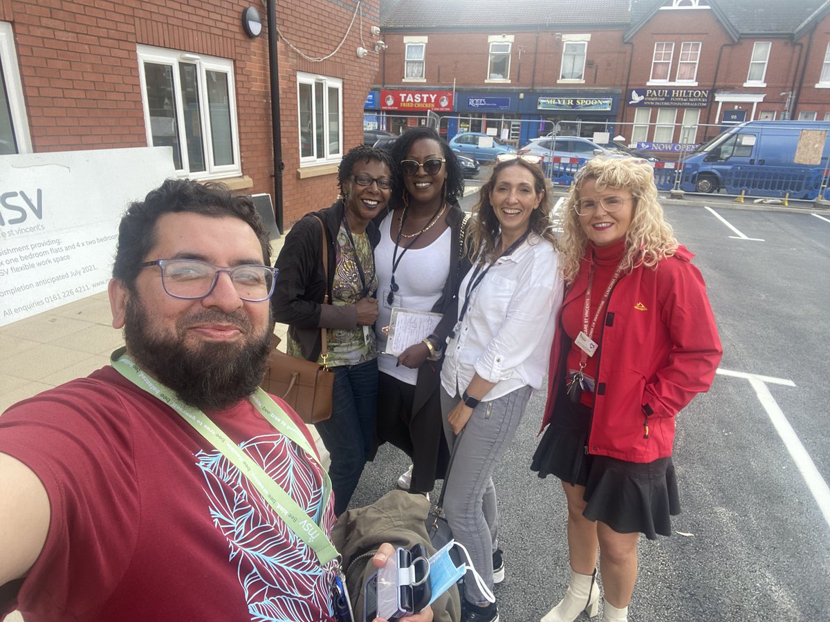TraceyF25535381's tweet photo. Absolutely blown away by the incredible Great Western Street scheme @MSVHousing seeing how excited,happy &over the moon 4their clients Lorna, Sharon , Jane and Asif were was heart warming 😊 photo took 2 takes & position change but we got there 🤣 #makingdreamscometrue #msvway ❤️ https://t.co/yWfZzhgRRX