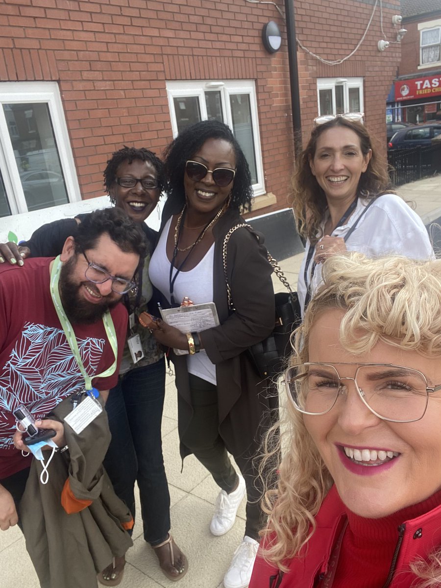 TraceyF25535381's tweet photo. Absolutely blown away by the incredible Great Western Street scheme @MSVHousing seeing how excited,happy &over the moon 4their clients Lorna, Sharon , Jane and Asif were was heart warming 😊 photo took 2 takes & position change but we got there 🤣 #makingdreamscometrue #msvway ❤️ https://t.co/yWfZzhgRRX