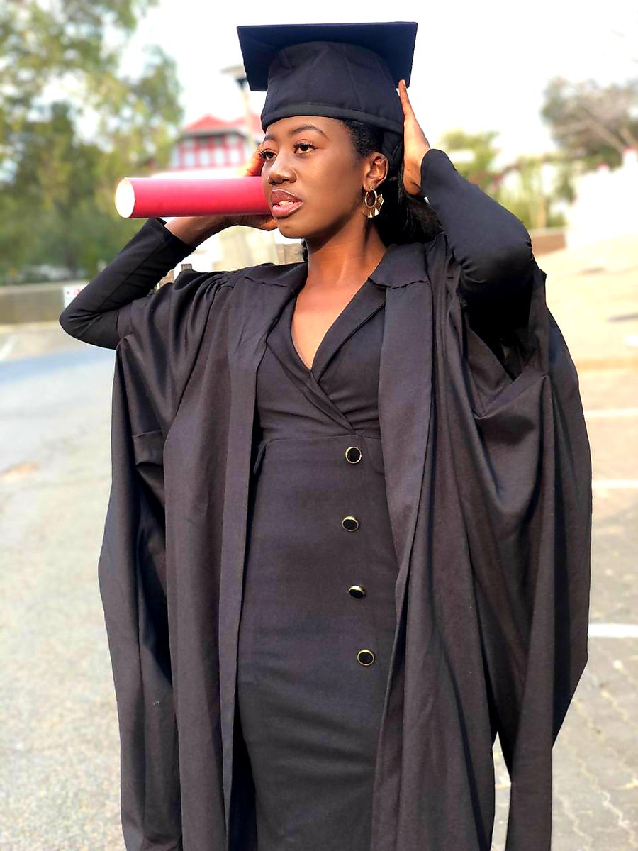 ___Dahlia____'s tweet image. Oh ja, the paper arrived the other day so we took a few pics. Hotter by one degree 🤌🏾. 
#MasterOfEngineering 
#UCTGrad2021