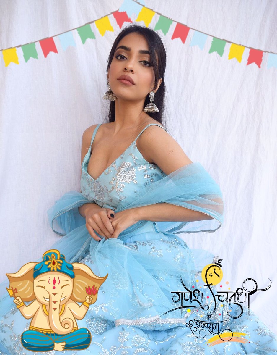 B612_India_'s tweet photo. On the auspicious occasion of Ganesh Chaturthi, we thought to brighten up your day with this exclusive selection of filters to choose from, click some selfies with your loved ones! #GanpatiwithB612 #B612india 
Try now: https://t.co/XavL6QLiXN https://t.co/HgJyB1Pwk6