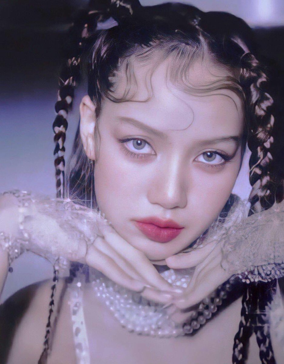 WORLDMUSICAWARD's tweet photo. #BLACKPINK's #Lisa's #LALISA is already #1 in over 50 countries and has entered the Top 5 of the US iTunes Song Chart at #4!💪💥🥇🎵✖️5️⃣0️⃣➕🌎➕4️⃣📈🇺🇸🔥👑💛 @BLACKPINK 
https://t.co/0xhiCQ3kUW https://t.co/s8R5PYcAUl