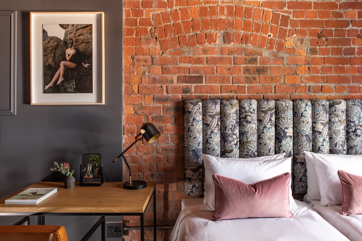 The Old Foundry Hotel offers an elegant, contemporary stay in De Waterkant, Cape Town and is ideally situated near to business and leisure facilities in the CBD. There is a guest lounge, a well-stocked bar, a café, an in-house gym and secure parking.

bit.ly/OldFoundryCBD