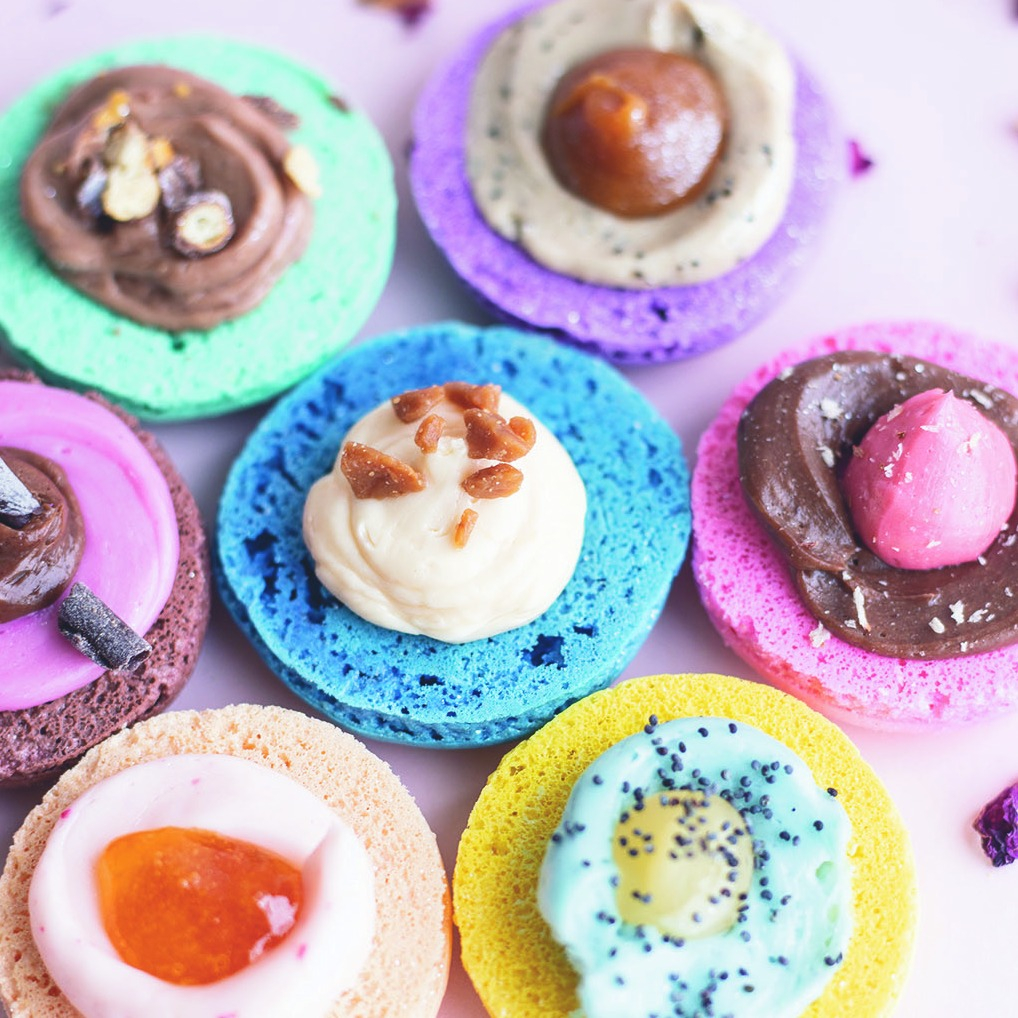 bysweetness_'s tweet photo. Each of our macarons our carefully created to ensure quality and flavour.😍  We have so many yummy flavours in the shop right now!

Can you guess which ones are in the photo? https://t.co/L3YS8tG9Ha