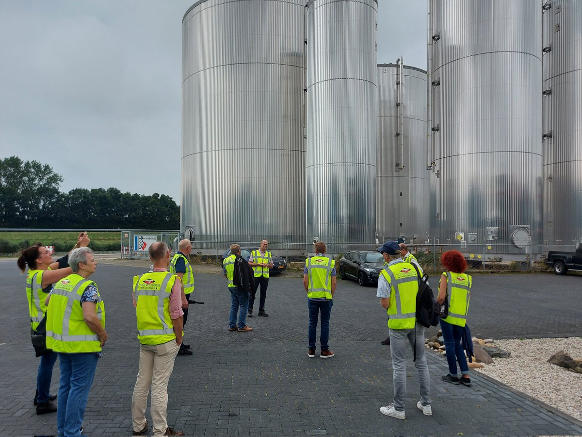 Het jaarlijkse raadsuitje is in 't Zand. Indrukwekkend bezoek bij silobouwer Oostwouder