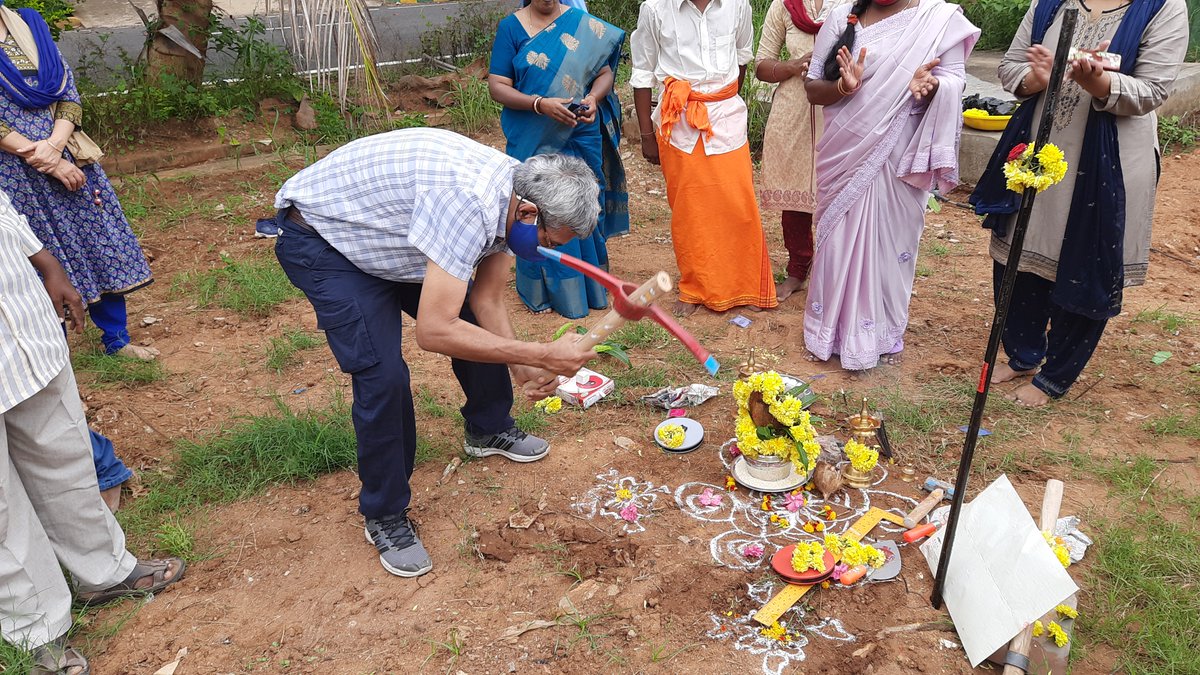 MAYA_India91's tweet photo. MAYA has started a project to build a Common Facility Center at the Channapatna Crafts park in Channapatna, Ramanagara for the artisans to have a place to go to and to train artisans. #MAYA #artisans #Channapatna https://t.co/DIZQjCZqWA