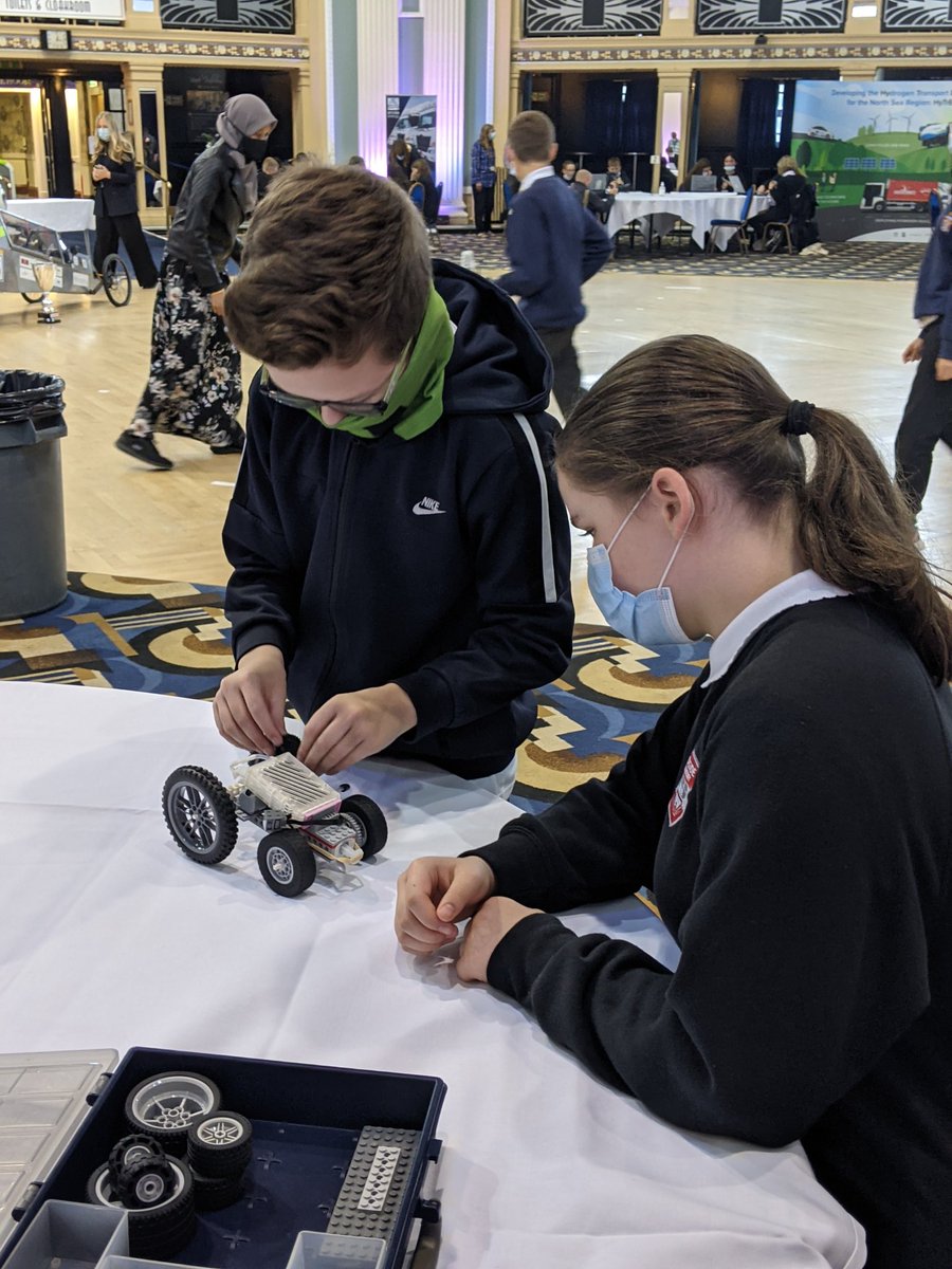 missnicoll_dt's tweet photo. Such intense concentration from Team @Lochsideaca! So proud of the amazing hydrogen cars they've made today 🚗 @DTLochside https://t.co/BW6RvC929c