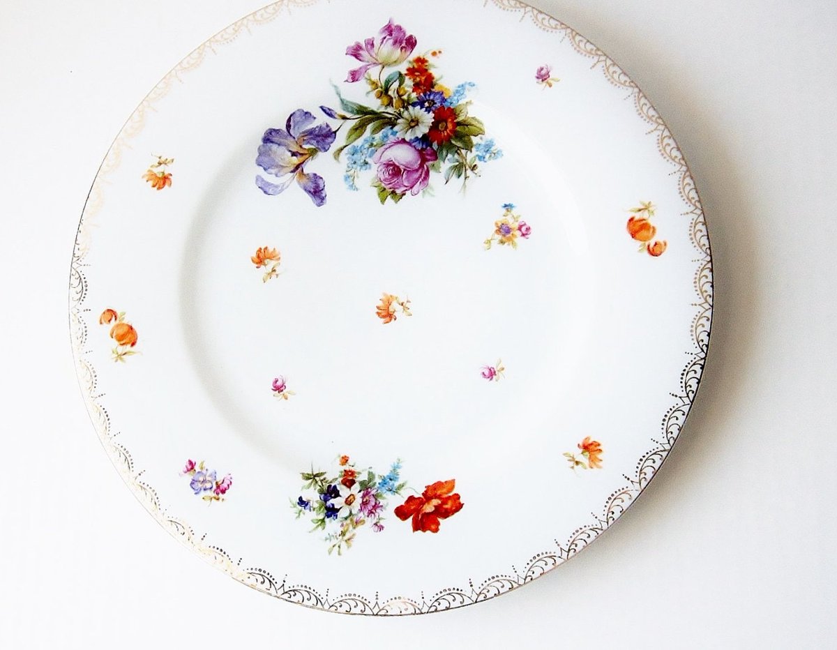 jarmgirl's tweet photo. Czechoslovakian China Large Vintage Serving Platter Colorful Floral Chop Plate Spring Flower Design Porcelain Iris Rose Tulip Poppy Florals https://t.co/9UqJjhf3R3 #white #ceramic #czechoslovakian #chinaplate #vintagechina #servingplate #chopplate #floralplate https://t.co/4z3rhVnQmT