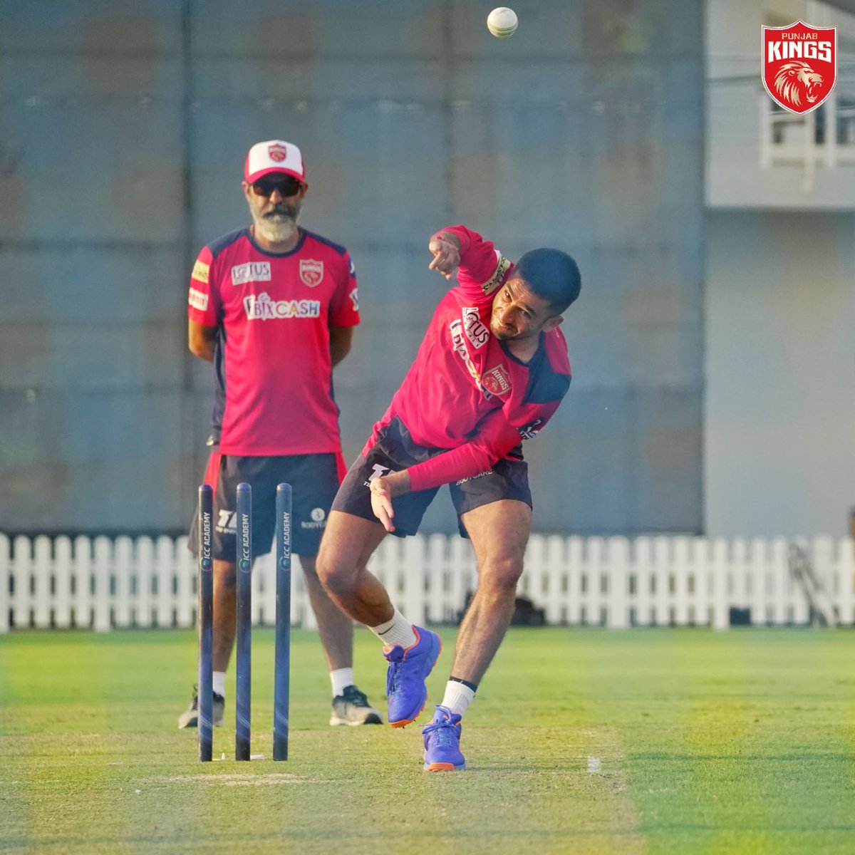 PunjabKingsIPL's tweet photo. .@PaulAdams39, is that you? 🤔

#SaddaPunjab #PunjabKings #IPL2021 @bishnoi0056 https://t.co/U6VAMYCLXE