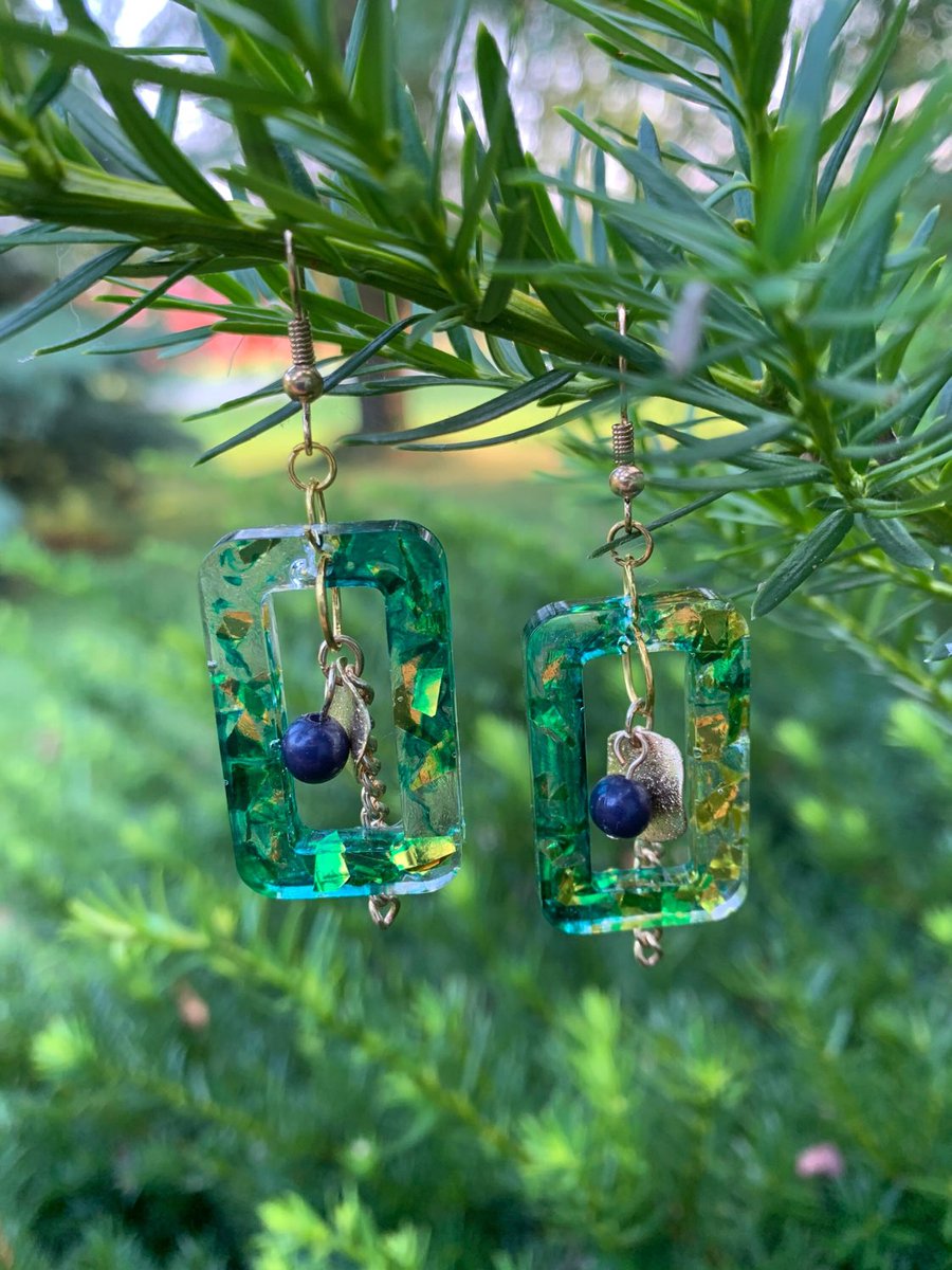 MsMelissJewelry's tweet photo. Excited to share this item from my #etsy shop: Resin Earrings with blue pearl, Resin art earrings, unique resin earrings, one of a kind jewelry #dangleearrings #goldflakes #handmaderesin #oneofakind #resin #resinearrings #uniquegift https://t.co/Hjy0iJIJcF https://t.co/8znjIdGchb
