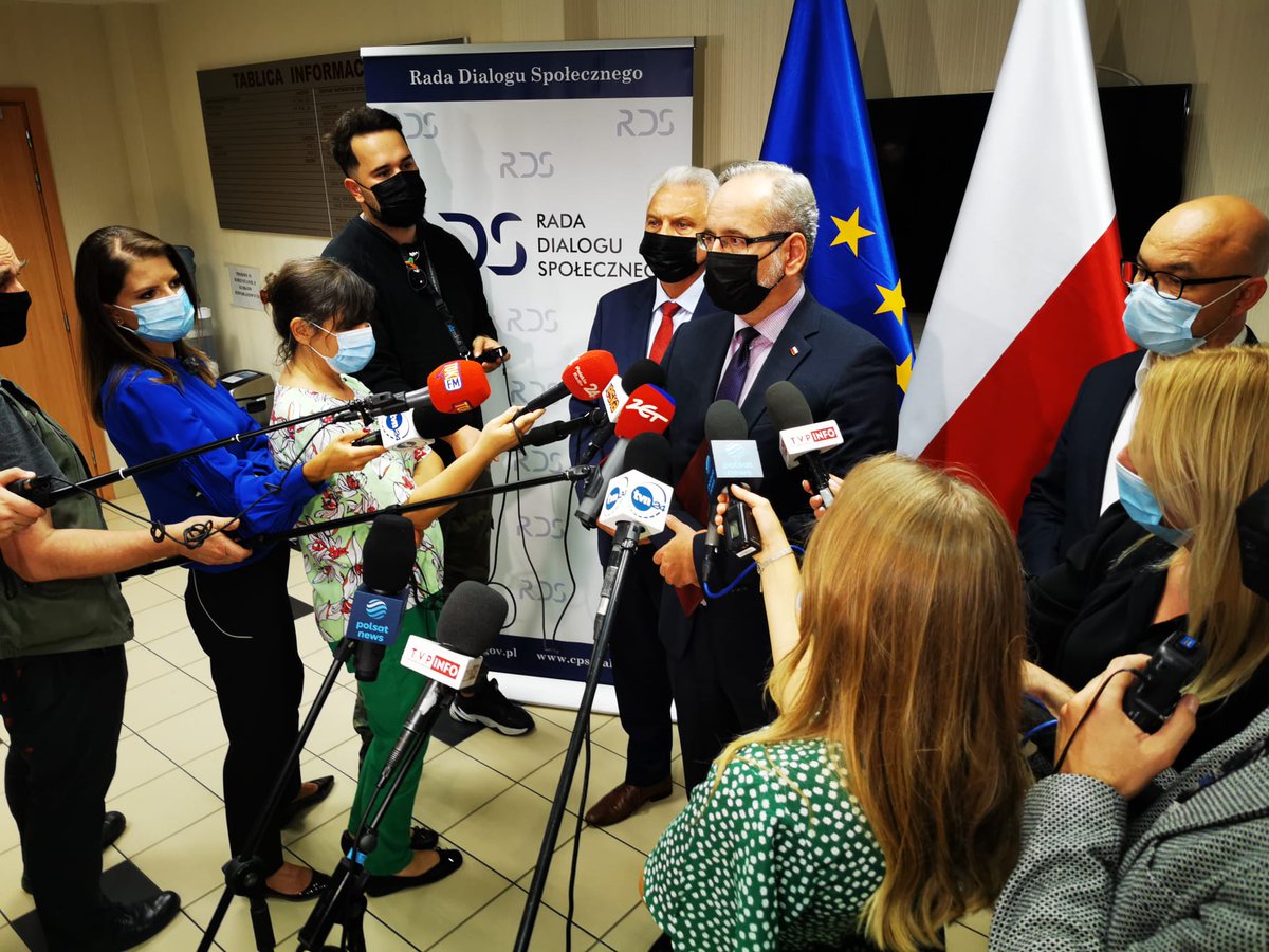 Minister <a href="/a_niedzielski/">Adaś N.</a> w centrum Dialog: Kolejne spotkanie jest możliwe. Chcemy doprecyzować żądania <a href="/protestmedykow/">Komitet Protestacyjno-Strajkowy Ochrony Zdrowia</a>. Rozmowy z Premierem są zaplanowane, ale potrzeba odrobiny dobrej woli.