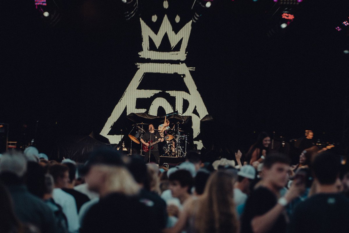 fobrussia's tweet photo. Fall Out Boy at Jack Bash 2 show, celebrating the 5th anniversary of Dana J. Dykhouse Stadium
#FallOutBoy #FOBRUSSIA #JacksBash2 https://t.co/tzXsmKm3T2