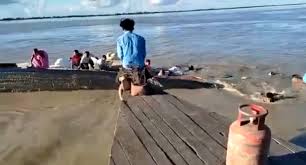 KoiriDebajit's tweet photo. #savemajuli 
#MajuliNeedABridge 
#MajuliFerryAccident 
#NoBridgeNoVote 
#MajulianNeedJustice 
@himantabiswa  @narendramodi  @nitin_gadkari  @ABPNews @aajtak @ZeeNews @ndtv @htTweets @BBCNews @the_hindu https://t.co/U7ICo1iRbv