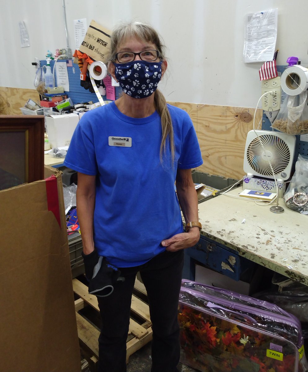 GoodwillCVandHR's tweet image. “I would like to recognize Renee for her willingness to assist whenever, however to whomever it is needed. She is always so patient and displays amazing service to our customers! #TeamGoodwill #ShoutOut #FeelGoodFriday