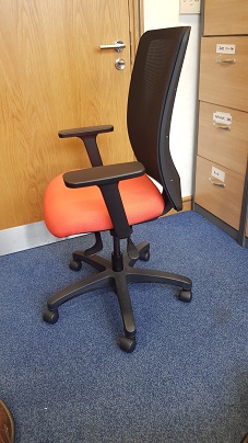 RichardsChairs's tweet photo. Is your chair as comfortable on Friday as the beginning of the week? #uksmallbiz --our's are @RichardsChairs @87Retweet @summitchairs  please RT @TimmyJJames @GusGurney1 https://t.co/iyRsfLgkde
