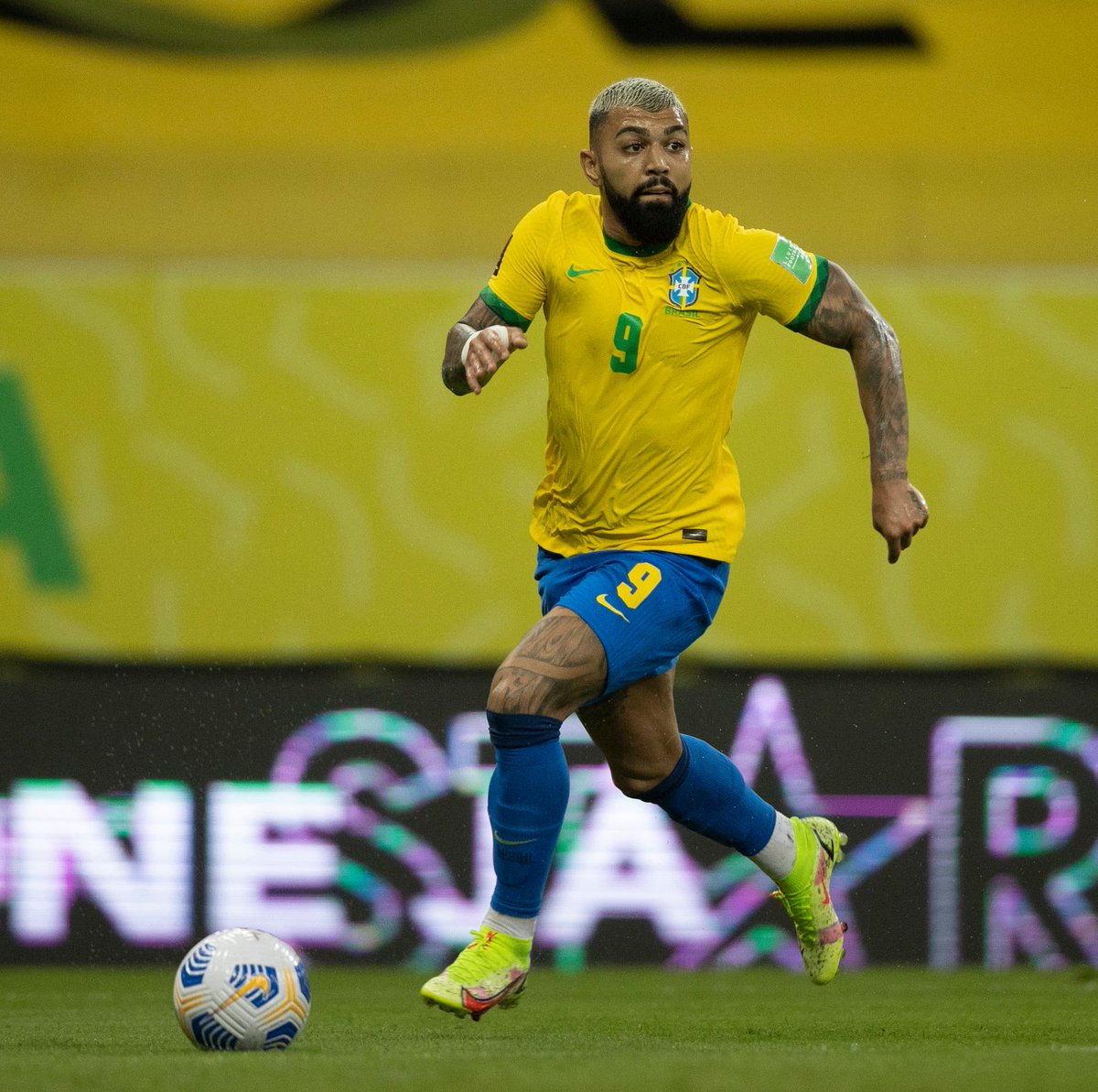 FlaMinhaRaiz's tweet photo. Gabigol passou em branco contra o Peru! O que achou da atuação do camisa 9? https://t.co/jBc4zCjwz2