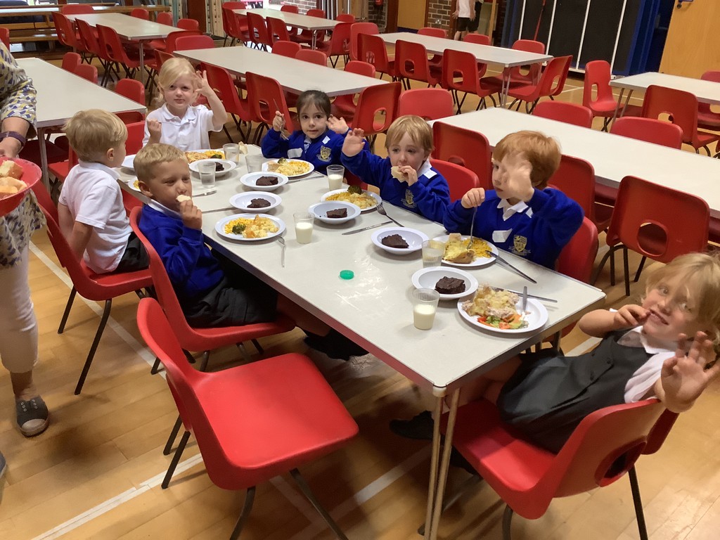 parksideprimary's tweet photo. What a wonderful week we've had! Especially our new Reception children who all started school this week. They have been busy learning &amp; exploring the school and all of them have had big smiles on their faces! Welcome to the 2021-2022 group of children! #newbeginnings #potential https://t.co/QBPMHc2cmr