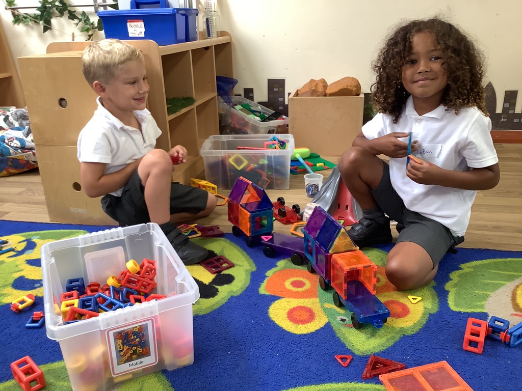 parksideprimary's tweet photo. What a wonderful week we've had! Especially our new Reception children who all started school this week. They have been busy learning &amp; exploring the school and all of them have had big smiles on their faces! Welcome to the 2021-2022 group of children! #newbeginnings #potential https://t.co/QBPMHc2cmr