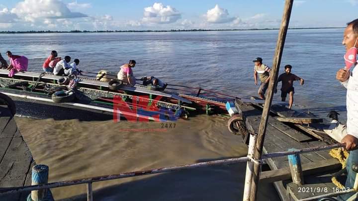 Dipanka90419739's tweet photo. কেৱল সৌন্দয্যবোধৰ বাবে মাজুলী নেকি ? মাজুলীৰ বুকুতো বহুতো সমস্যা আছে। প্ৰত্যকদিনাই বুকুত কিমান সাহস লৈ মাজুলিয়ানে বৰলুইট পাৰ হব। বাৰিষাৰ সময়ত ফেৰী ব্যৱস্থা বন্ধ কৰি দিয়াই সমস্যা দূৰ নকৰে। সমস্যা বোৰৰ স্থায়ী সমাধান লাগে আমাক। 
#MajulianNeedABridge
#NoBridgeNoVote https://t.co/nswNU0XyuV
