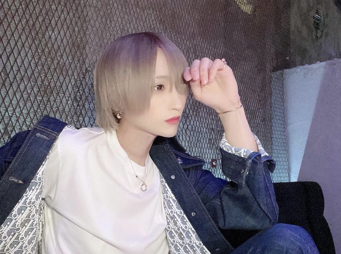 stadiumFUYU's tweet photo. くれたお金の数だけ
愛あげる https://t.co/hFKgAVuH4g